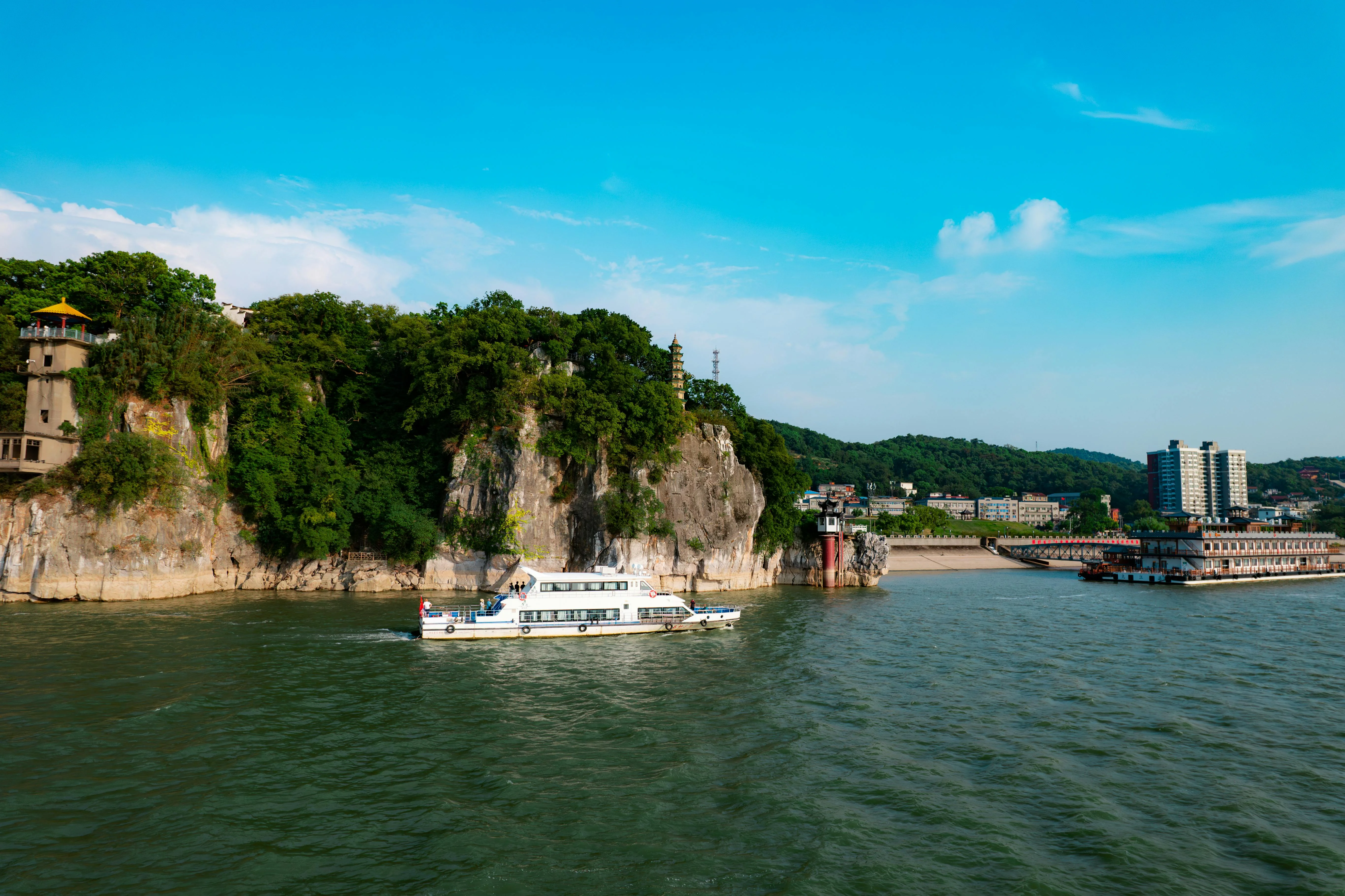 White Emperor City – The Crown Jewel of Yangtze Cruises